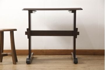 中古　北海道民芸家具　特注品　コンパクトなサイズ感がかわいらしいダイニングテーブル(作業台)(R-052531)