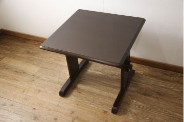 中古　北海道民芸家具　特注品　コンパクトなサイズ感がかわいらしいダイニングテーブル(作業台)(R-052531)