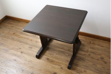 中古　北海道民芸家具　特注品　コンパクトなサイズ感がかわいらしいダイニングテーブル(作業台)(R-052532)