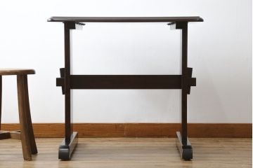中古　北海道民芸家具　特注品　コンパクトなサイズ感がかわいらしいダイニングテーブル(作業台)(R-052532)