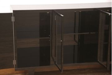 中古　美品　伝統工芸　桜井一良作　輪島塗り　和モダンな空間づくりにおすすめの飾り棚(サイドボード、サイドキャビネット、収納棚)(定価約500万円)(R-052534)