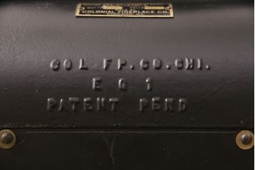 アメリカビンテージ　ジャンク品　COLONIAL FIREPLACE CO.　凝ったデザインがお部屋の雰囲気を高める電気ストーブ(暖炉、ディスプレイ、ヴィンテージ)(R-052536)