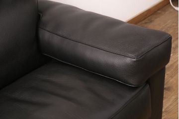 中古　超美品　イタリア　高級輸入家具　マシュケローニ(MASCHERONI)　クラシカルな雰囲気と重厚感のある佇まいが魅力の1人掛け総本革ソファ(1P、アームソファ)(定価約95万円)(R-052537)