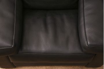 中古　超美品　イタリア　高級輸入家具　マシュケローニ(MASCHERONI)　クラシカルな雰囲気と重厚感のある佇まいが魅力の1人掛け総本革ソファ(1P、アームソファ)(定価約95万円)(R-052537)