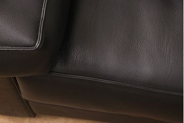 中古　超美品　イタリア　高級輸入家具　マシュケローニ(MASCHERONI)　クラシカルな雰囲気と重厚感のある佇まいが魅力の1人掛け総本革ソファ(1P、アームソファ)(定価約95万円)(R-052537)