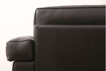 中古　超美品　イタリア　高級輸入家具　マシュケローニ(MASCHERONI)　クラシカルな雰囲気と重厚感のある佇まいが魅力の1人掛け総本革ソファ(1P、アームソファ)(定価約95万円)(R-052537)