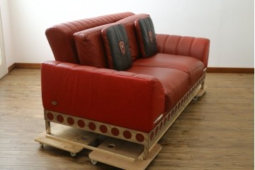 中古　美品　最高級　Lamborghini(ランボルギーニ)コレクション　Formitalia(フォルミタリア)製作　鮮やかな赤が印象的な本革2人掛けソファ　定価約240万円　(R-052541)