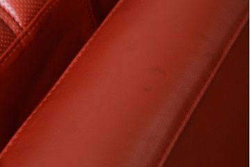 中古　美品　最高級　Lamborghini(ランボルギーニ)コレクション　Formitalia(フォルミタリア)製作　鮮やかな赤が印象的な本革2人掛けソファ　定価約240万円　(R-052541)