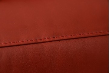中古　美品　最高級　Lamborghini(ランボルギーニ)コレクション　Formitalia(フォルミタリア)製作　鮮やかな赤が印象的な本革2人掛けソファ　定価約240万円　(R-052541)