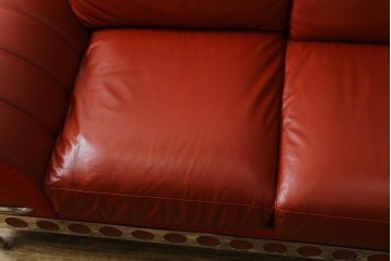中古　美品　最高級　Lamborghini(ランボルギーニ)コレクション　Formitalia(フォルミタリア)製作　鮮やかな赤が印象的な本革2人掛けソファ　定価約240万円　(R-052541)
