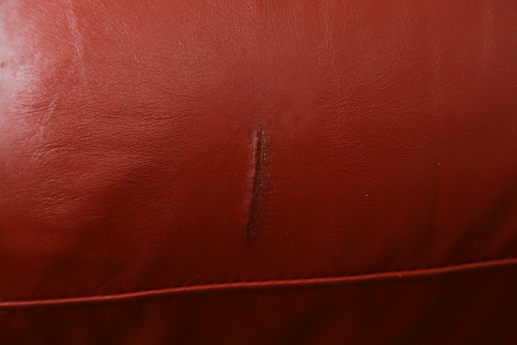 中古　美品　最高級　Lamborghini(ランボルギーニ)コレクション　Formitalia(フォルミタリア)製作　鮮やかな赤が印象的な本革2人掛けソファ　定価約240万円　(R-052541)
