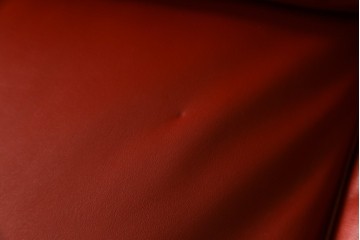 中古　美品　最高級　Lamborghini(ランボルギーニ)コレクション　Formitalia(フォルミタリア)製作　鮮やかな赤が印象的な本革2人掛けソファ　定価約240万円　(R-052541)