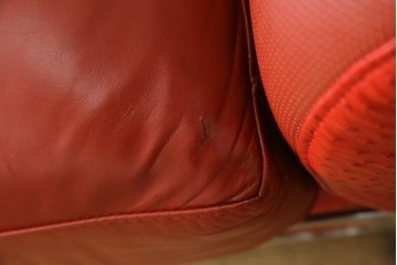 中古　美品　最高級　Lamborghini(ランボルギーニ)コレクション　Formitalia(フォルミタリア)製作　鮮やかな赤が印象的な本革2人掛けソファ　定価約240万円　(R-052541)