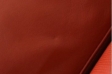 中古　美品　最高級　Lamborghini(ランボルギーニ)コレクション　Formitalia(フォルミタリア)製作　鮮やかな赤が印象的な本革2人掛けソファ　定価約240万円　(R-052541)