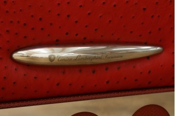 中古　美品　最高級　Lamborghini(ランボルギーニ)コレクション　Formitalia(フォルミタリア)製作　鮮やかな赤が印象的な本革2人掛けソファ　定価約240万円　(R-052541)