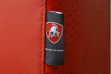 中古　美品　最高級　Lamborghini(ランボルギーニ)コレクション　Formitalia(フォルミタリア)製作　鮮やかな赤が印象的な本革2人掛けソファ　定価約240万円　(R-052541)