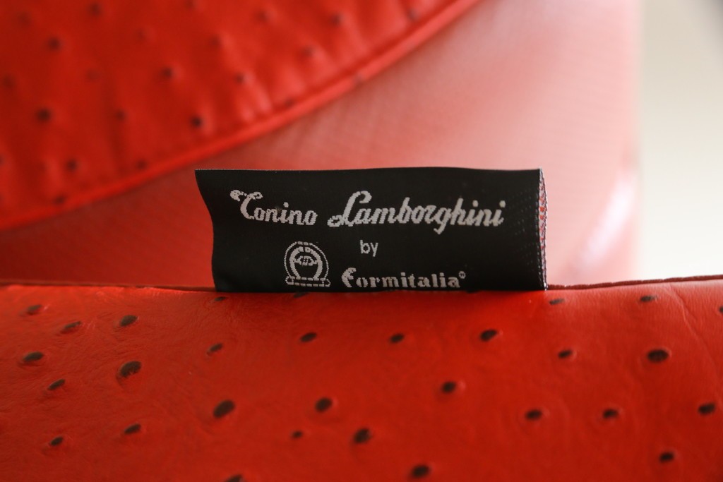 中古　美品　最高級　Lamborghini(ランボルギーニ)コレクション　Formitalia(フォルミタリア)製作　鮮やかな赤が印象的な本革2人掛けソファ　定価約240万円　(R-052541)