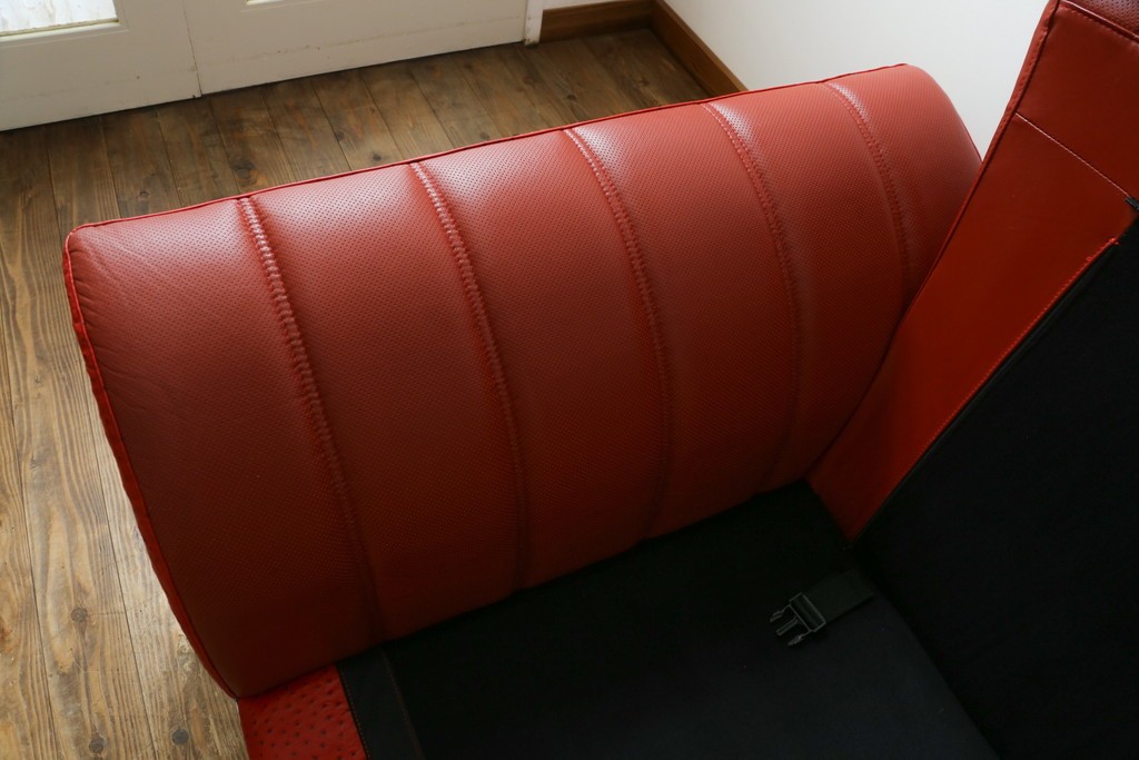 中古　美品　最高級　Lamborghini(ランボルギーニ)コレクション　Formitalia(フォルミタリア)製作　鮮やかな赤が印象的な本革2人掛けソファ　定価約240万円　(R-052541)