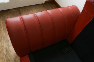 中古　美品　最高級　Lamborghini(ランボルギーニ)コレクション　Formitalia(フォルミタリア)製作　鮮やかな赤が印象的な本革2人掛けソファ　定価約240万円　(R-052541)