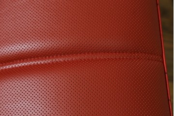 中古　美品　最高級　Lamborghini(ランボルギーニ)コレクション　Formitalia(フォルミタリア)製作　鮮やかな赤が印象的な本革2人掛けソファ　定価約240万円　(R-052541)