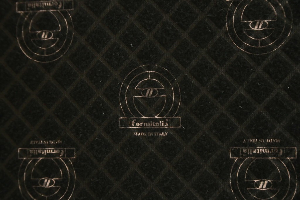 中古　美品　最高級　Lamborghini(ランボルギーニ)コレクション　Formitalia(フォルミタリア)製作　鮮やかな赤が印象的な本革2人掛けソファ　定価約240万円　(R-052541)
