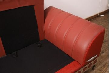 中古　美品　最高級　Lamborghini(ランボルギーニ)コレクション　Formitalia(フォルミタリア)製作　鮮やかな赤が印象的な本革2人掛けソファ(定価約240万円)(二人掛けソファ、アームソファ、2P)(R-052541)