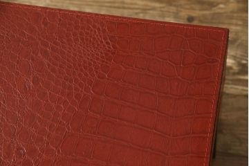 中古　美品　最高級　Lamborghini(ランボルギーニ)コレクション　Brianform(ブリアンフォルム)製作　鮮やかな赤が印象的な本革ローテーブル(定価約60万円)(センターテーブル、リビングテーブル)(R-052542)