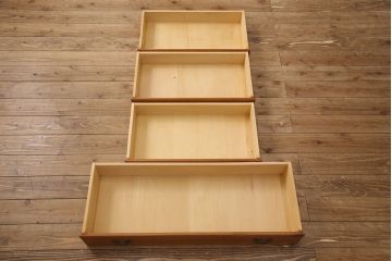 中古　美品　横浜ダニエル(daniel)　リメイク　気品のあるデザインが魅力的なサイドボード(定価約55万円)(引き出し、チェスト)(R-052543)