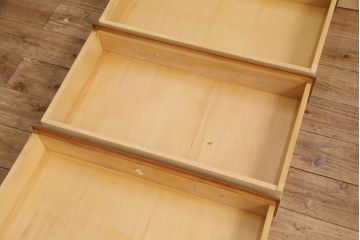 中古　美品　横浜ダニエル(daniel)　リメイク　気品のあるデザインが魅力的なサイドボード(定価約55万円)(引き出し、チェスト)(R-052543)