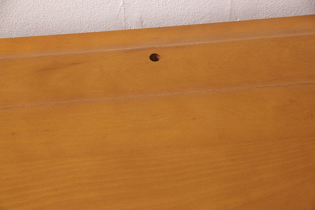 中古　美品　横浜ダニエル(daniel)　リメイク　気品のあるデザインが魅力的なサイドボード(定価約55万円)(引き出し、チェスト)(R-052543)