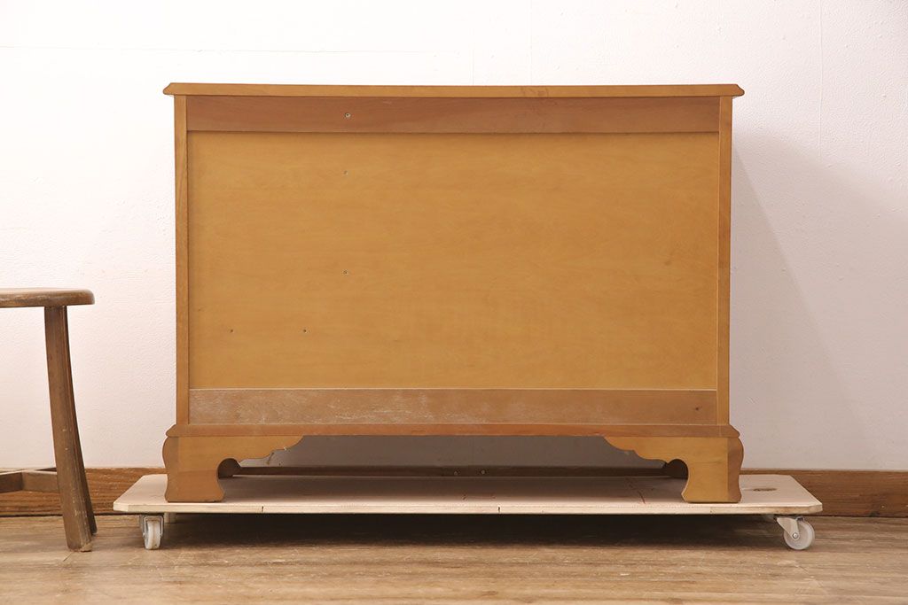 中古　美品　横浜ダニエル(daniel)　リメイク　気品のあるデザインが魅力的なサイドボード(定価約55万円)(引き出し、チェスト)(R-052543)