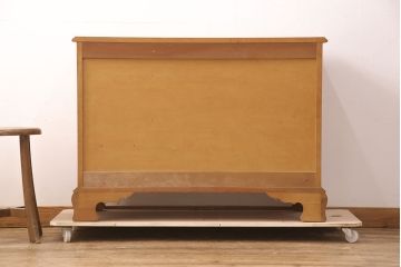 中古　美品　横浜ダニエル(daniel)　リメイク　気品のあるデザインが魅力的なサイドボード(定価約55万円)(引き出し、チェスト)(R-052543)