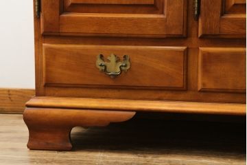 中古　美品　横浜ダニエル(daniel)　A-205　クラシカルな佇まいが目を引くサイドボード(定価約70万円)(キャビネット、リビングボード、収納棚)(R-052544)