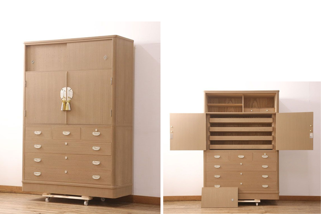 中古　大阪　飾り金具と房飾りが目を惹く泉州総桐箪笥(定価約150万円)　(R-052545)