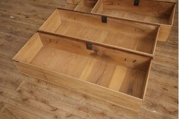 和製アンティーク　前面ケヤキ材　上品な金具が特徴的な2段重ね仙台箪笥(和タンス、引き出し)(R-052547)