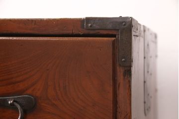 和製アンティーク　前面ケヤキ材　上品な金具が特徴的な2段重ね仙台箪笥・上段(和タンス、引き出し、ローボード、チェスト)(R-052548)