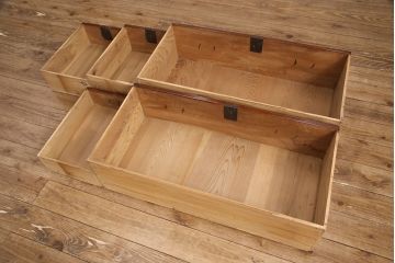 和製アンティーク　前面ケヤキ材　上品な金具が特徴的な2段重ね仙台箪笥・下段(和タンス、引き出し)(R-052549)
