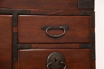 和製アンティーク　前面ケヤキ材　上品な金具が特徴的な2段重ね仙台箪笥・下段(和タンス、引き出し)(R-052549)