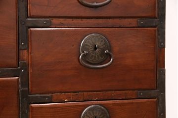 和製アンティーク　前面ケヤキ材　上品な金具が特徴的な2段重ね仙台箪笥・下段(和タンス、引き出し)(R-052549)
