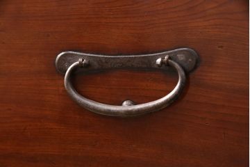 和製アンティーク　前面ケヤキ材　上品な金具が特徴的な2段重ね仙台箪笥・下段(和タンス、引き出し)(R-052549)