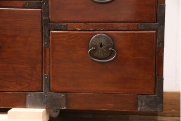 和製アンティーク　前面ケヤキ材　上品な金具が特徴的な2段重ね仙台箪笥・下段(和タンス、引き出し)(R-052549)