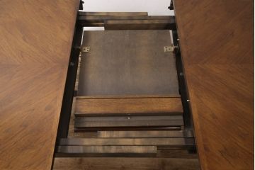 中古　DREXEL HERITAGE(ドレクセルヘリテイジ)　アメリカ輸入モデル　格調高いデザインが魅力的なニレ材製エクステンションテーブル(拡張式テーブル、ダイニングテーブル)(R-052557)
