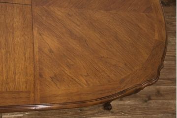 中古　DREXEL HERITAGE(ドレクセルヘリテイジ)　アメリカ輸入モデル　格調高いデザインが魅力的なニレ材製エクステンションテーブル(拡張式テーブル、ダイニングテーブル)(R-052557)