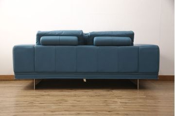 新古品　展示品　美品　KELVIN GIORMANI(ケルビン ジョルマーニ)　本革　ブルーカラーがお部屋のアクセントになる二人掛けソファ(2P、2人掛け、アームソファ)(定価約80万円)(R-052560)