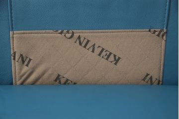 新古品　展示品　美品　KELVIN GIORMANI(ケルビン ジョルマーニ)　本革　ブルーカラーがお部屋のアクセントになる二人掛けソファ(2P、2人掛け、アームソファ)(定価約80万円)(R-052560)