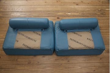 新古品　展示品　美品　KELVIN GIORMANI(ケルビン ジョルマーニ)　本革　ブルーカラーがお部屋のアクセントになる二人掛けソファ(2P、2人掛け、アームソファ)(定価約80万円)(R-052560)