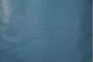 新古品　展示品　美品　KELVIN GIORMANI(ケルビン ジョルマーニ)　本革　ブルーカラーがお部屋のアクセントになる二人掛けソファ(2P、2人掛け、アームソファ)(定価約80万円)(R-052560)