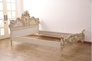 中古　美品　イタリア高級輸入家具　ロココ様式　華やかな彫刻がラグジュアリーな空間を演出するベッドフレーム(キングサイズ)(定価約90万円)(R-052564)