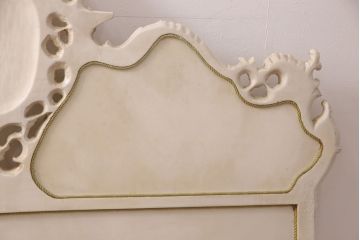 中古　美品　イタリア高級輸入家具　ロココ様式　華やかな彫刻がラグジュアリーな空間を演出するベッドフレーム(キングサイズ)(定価約90万円)(R-052564)
