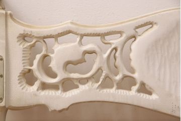 中古　美品　イタリア高級輸入家具　ロココ様式　華やかな彫刻がラグジュアリーな空間を演出するベッドフレーム(キングサイズ)(定価約90万円)(R-052564)